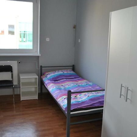 Hostel Pod Topolami Zielona Gora  Ngoại thất bức ảnh