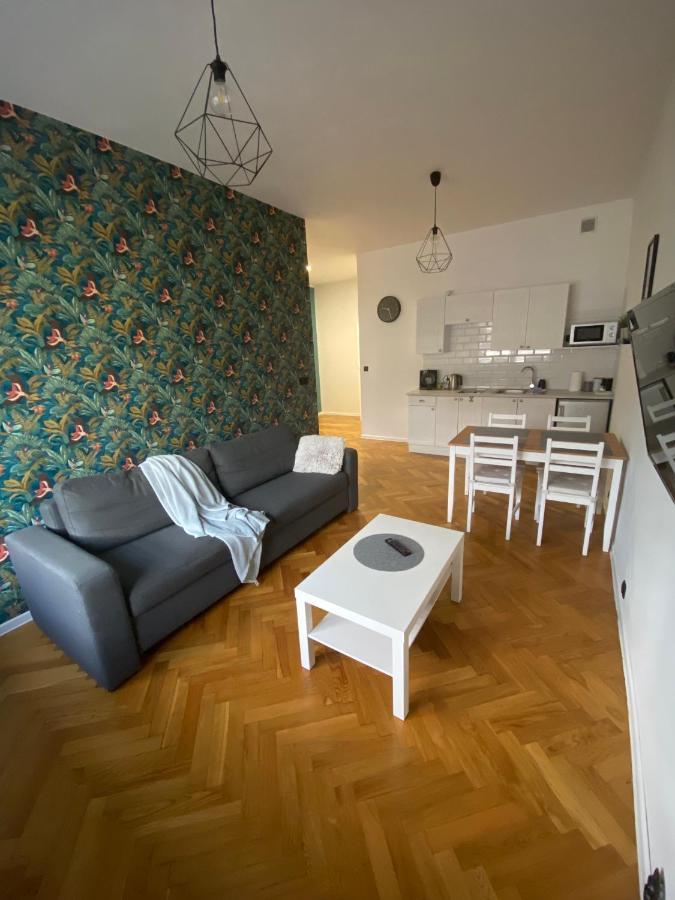 Hostel Pod Topolami Zielona Gora  Ngoại thất bức ảnh