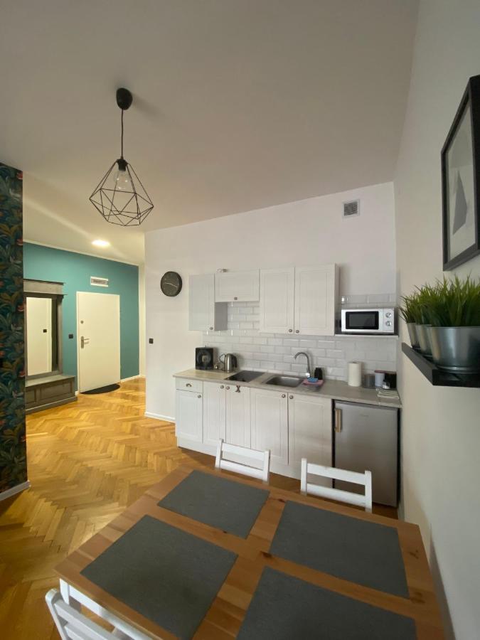 Hostel Pod Topolami Zielona Gora  Ngoại thất bức ảnh