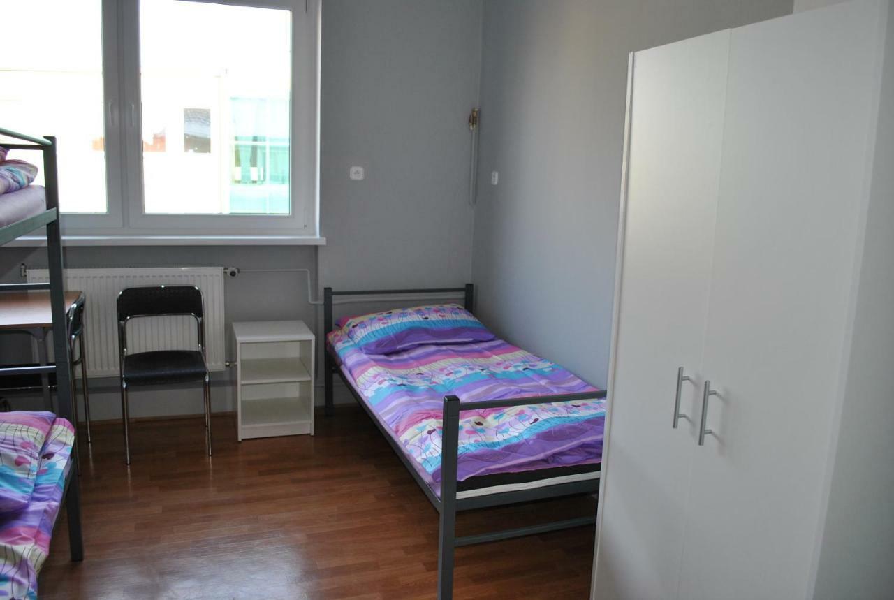 Hostel Pod Topolami Zielona Gora  Ngoại thất bức ảnh