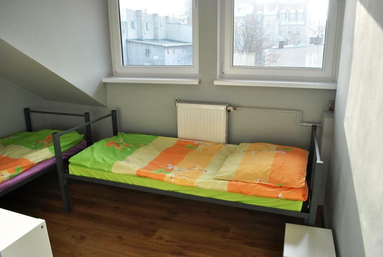 Hostel Pod Topolami Zielona Gora  Ngoại thất bức ảnh