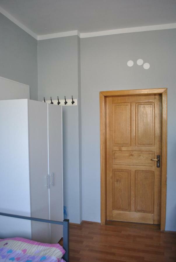 Hostel Pod Topolami Zielona Gora  Ngoại thất bức ảnh