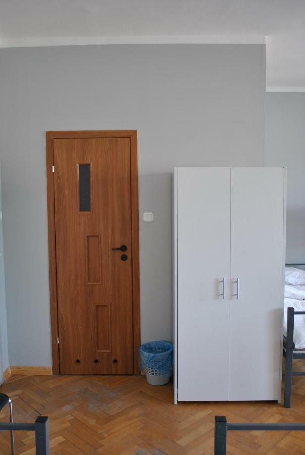 Hostel Pod Topolami Zielona Gora  Ngoại thất bức ảnh