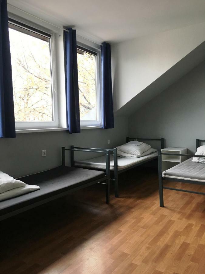 Hostel Pod Topolami Zielona Gora  Ngoại thất bức ảnh