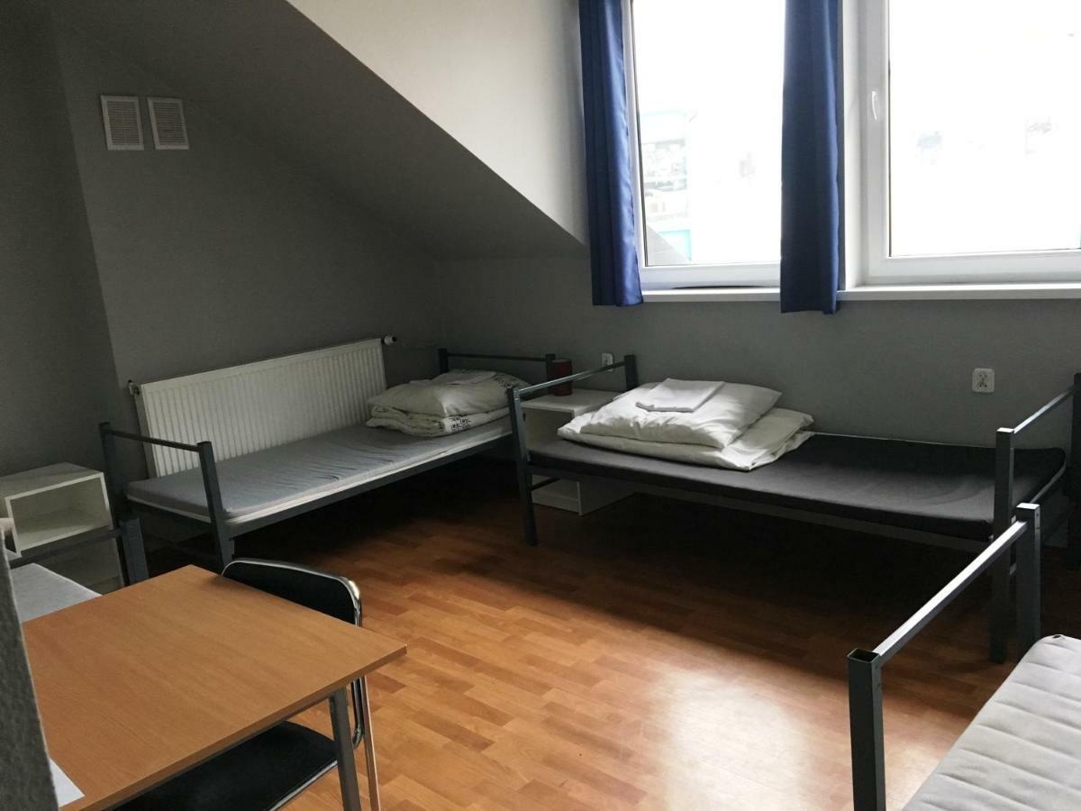 Hostel Pod Topolami Zielona Gora  Ngoại thất bức ảnh