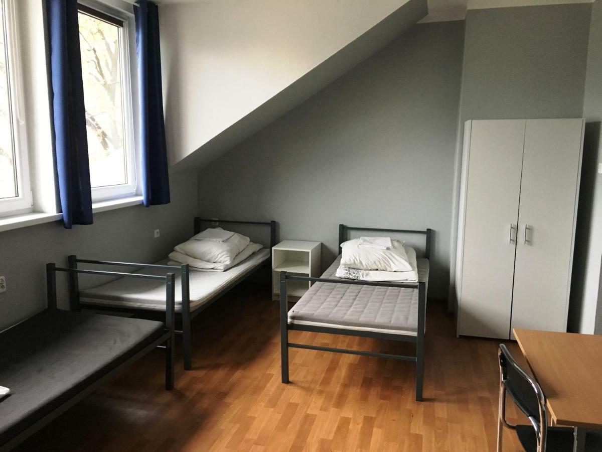 Hostel Pod Topolami Zielona Gora  Ngoại thất bức ảnh